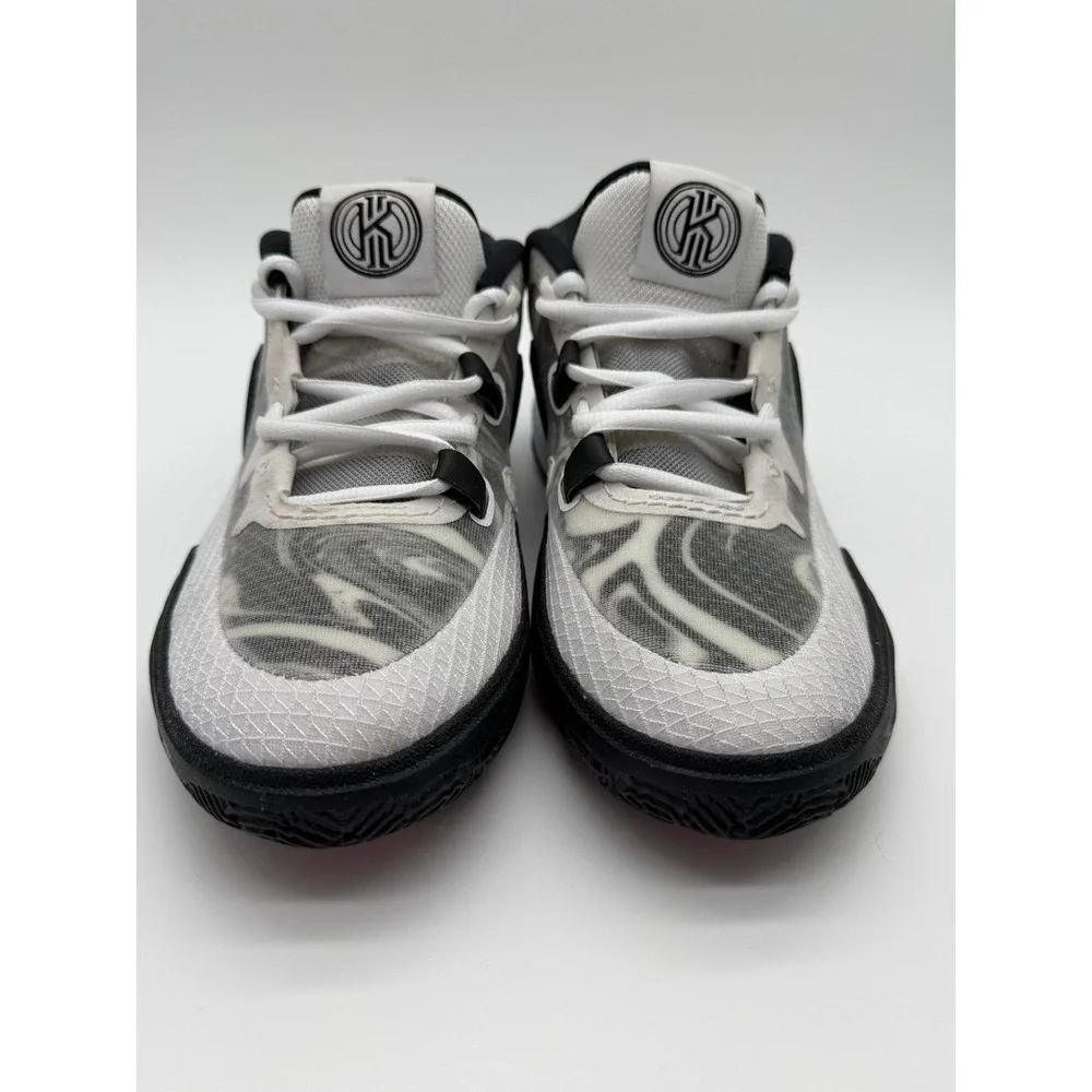 Nike Kyrie Flytrap 6 GS Size 4Y White Black‎ Pink Basketball Gently Worn 0040